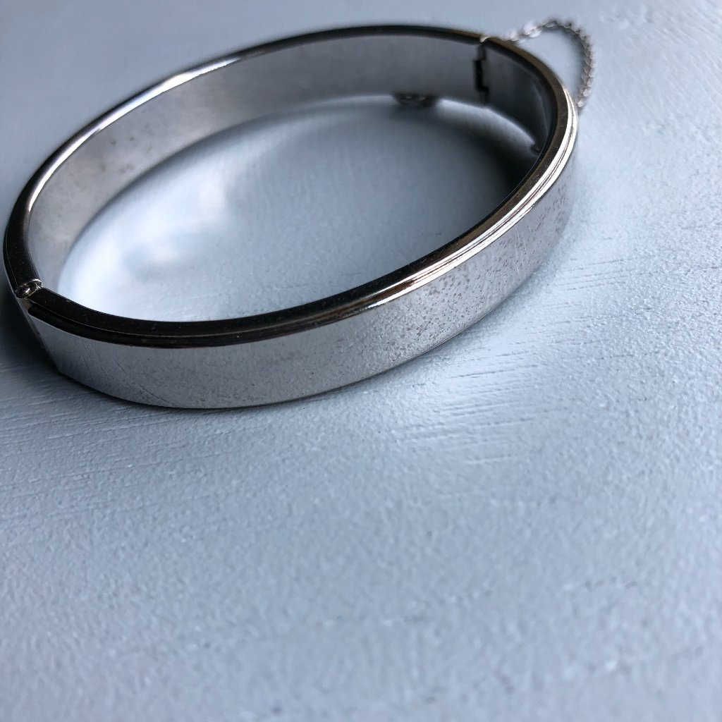 Silver Clasp Bangle